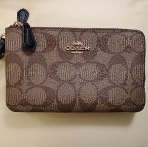 Corner Zip Wristlet In Signature 